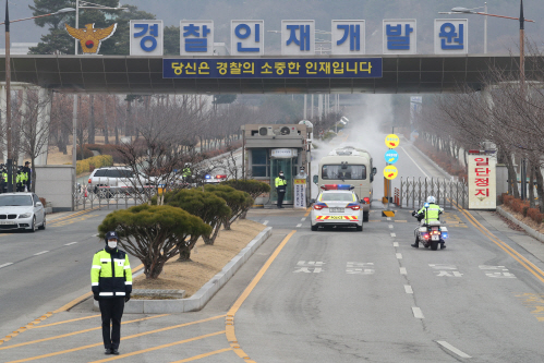 우한에서 온 외국인 국내 입국 제한 조치?...'아직 검토 필요한 사안'