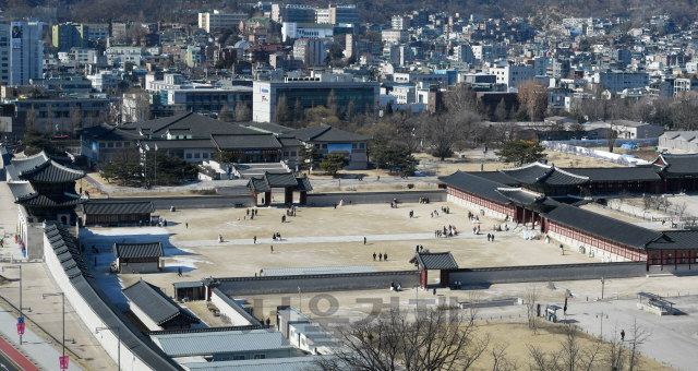 신종 코로나바이러스 감염증 '우한 폐렴' 확산에 대한 우려가 커지고 있는 5일 서울 경복궁이 한산한 모습을 보이고 있다./권욱기자 2020.2.5