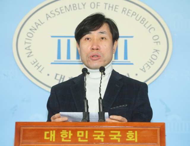 하태경 새로운보수당 의원이 6일 국회 정론관에서 기자회견을 열고 발언을 하고 있다./연합뉴스