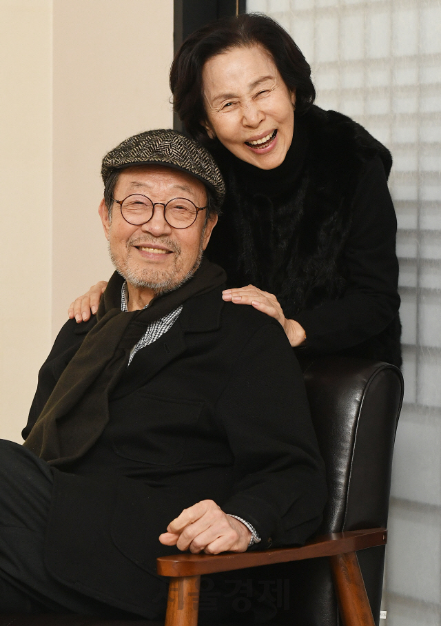 연극 ‘아버지와 나와 홍매와’ 주연 원로배우 신구(왼쪽), 손숙./오승현기자