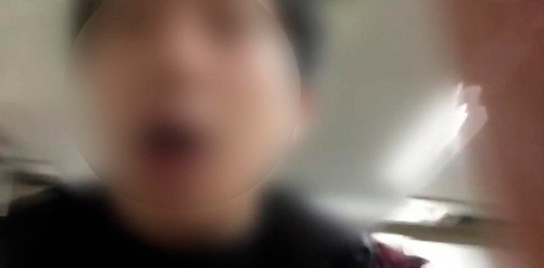 지하철에서 신종코로나 확진자 행세를 하며 몰래카메라를 찍은 유튜버./JTBC 뉴스 캡처