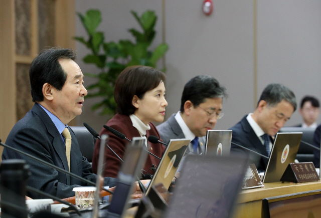 정세균 국무총리가 11일 오전 세종시 정부세종청사에서 열린 국무회의에서 발언하고 있다./연합뉴스