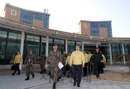 정경두 장관 국방어학원 방문 “우한교민 받아준 이천시민께 감사”