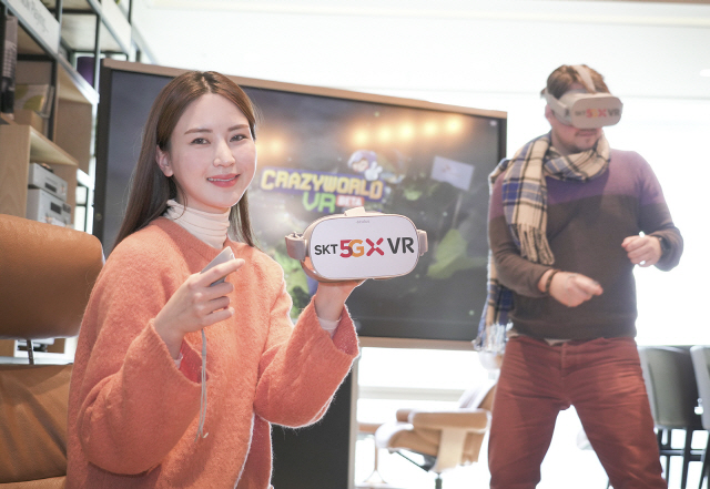 KT, 세계 첫 8K VR 스트리밍..SKT, 의료·교육으로 콘텐츠 확대