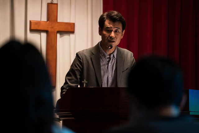 ‘기도하는 남자’ 박혁권, 신의 시험대에 놓인 목사로 컴백