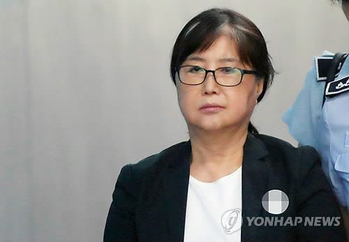 '비선실세' 최서원 징역 18년… 파기환송심서 형량 2년 줄어