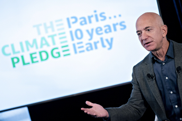'세계 최대 부호' 베이조스 아마존 CEO, 사재 12조 출연해 친환경 기금 설립
