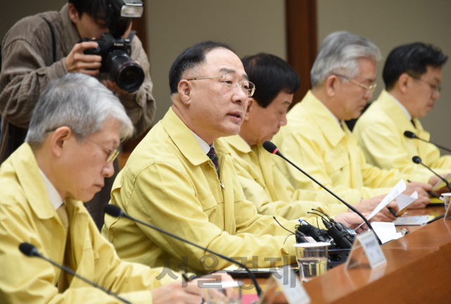 “회식은 주52시간 대상 아냐”…외식 독려 나선 부총리