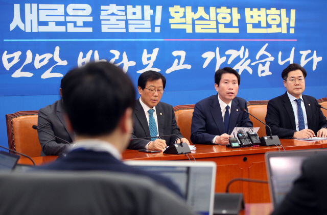 더불어민주당 이인영 원내대표가 23일 오전 국회에서 열린 코로나 관련 기자간담회에서 발언하고 있다./연합뉴스