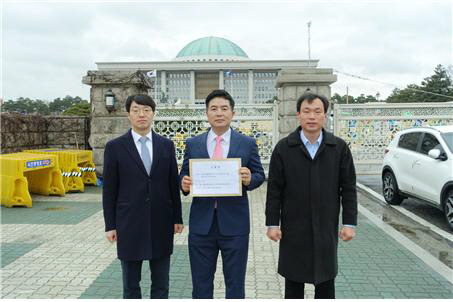 충남 아산 전통시장 반찬가게 사장이 악성 댓글과 협박 전화를 한 사람들을 고소했다. /사진-시민단체 ‘시민과 함께’ 제공