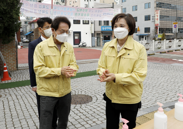 학교 비축 마스크 580만개 일반 국민에 제공한다