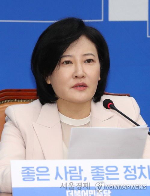 이수진 전 판사가 더불어민주당 서울 동작을 지역구의 전략공천 후보로 결정되면서 나경원 미래통합당 의원과의 빅매치를 예고하고 있다./사진=연합뉴스