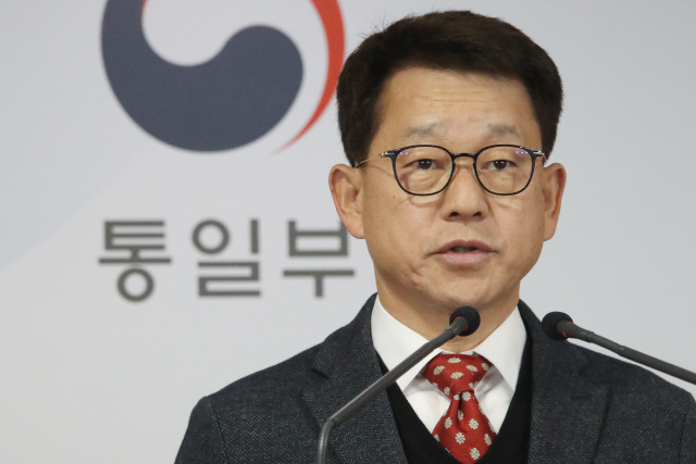 여상기 통일부 대변인이 4일 오전 정부서울청사에서 열린 정례브리핑에서 기자들의 질문에 답하고 있다./연합뉴스