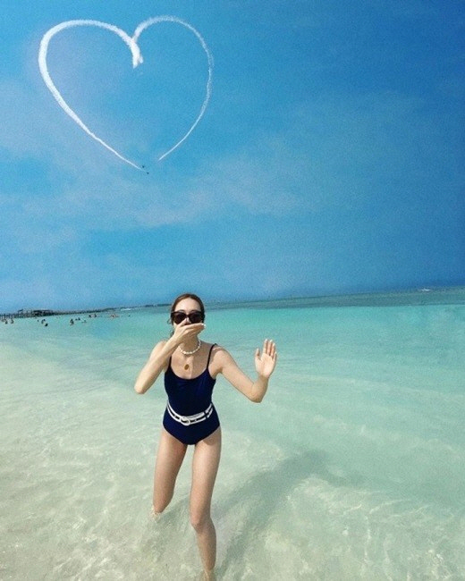소녀시대 제시카, 해변 빛내는 S라인 섹시美 수영복 입고 즐거운 한때