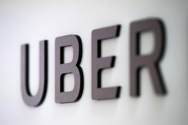 The Uber Technologies Inc. logo is displayed at the Uber Elevated Asia Pacific Expo event in Tokyo, Japan, on Thursday, Aug. 30, 2018. Uber is making ‘big, bold bets’ in flying cars, said the company‘s chief operating officer Barney Harford during the event. Photographer: Tomohiro Ohsumi/Bloomberg