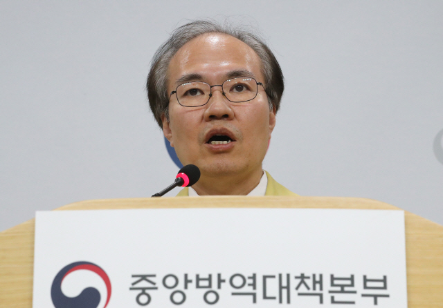 권준욱 부본부장 ‘확진자 5,766명으로 어제에 비해서 438명 증가’/연합뉴스