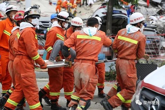 코로나19 붕괴 현장서 구조된 12살 어린이. /사진=연합뉴스, 취안저우완바오 홈페이지