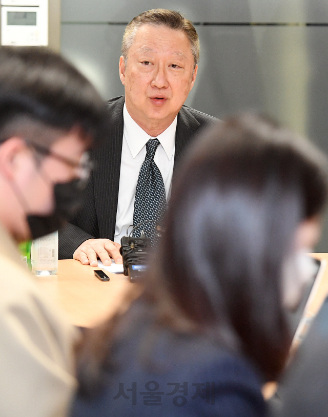 박용만 대한상공회의소 회장이 9일 오후 서울 중구 대한상의에서 신종 코로나바이러스 감염증(코로나19) 관련 긴급 기자회견을 하고 있다. 박 회장은 