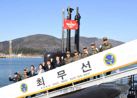 정경두 국방장관 “보건용 마스크 부족···군 장병, 면 마스크 사용해 달라”