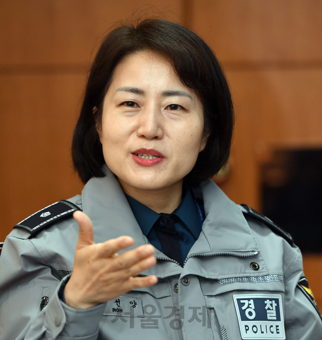 10일 서울 중부경찰서에서 노선양 경위가 피해자전담경찰관에 대해 설명하고 있다./이호재기자