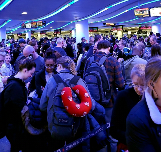 미 주요공항, 유럽서 급거 귀국 미국인 몰리며 대혼란