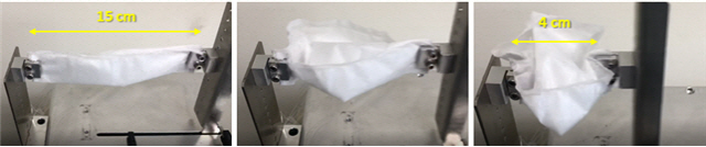 김일두 교수팀이 개발한 나노섬유 필터 마스크를 기계를 이용해 6,000번 굽히는 시험 사진. 테스트 후에도 KF80급 이상의 여과 능력을 유지했다. /사진제공=KAIST