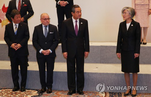 '입국제한' 해제 물꼬 튼 한중일... 3국 외교국장 '코로나 협력' 다짐