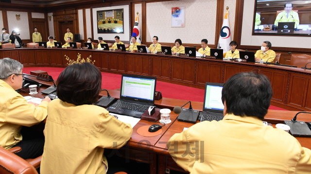 18일 오후 정부서울청사에서 정세균 국무총리 주재로 '임시 국무회의'가 열리고 있다./오승현기자 2020.03.18