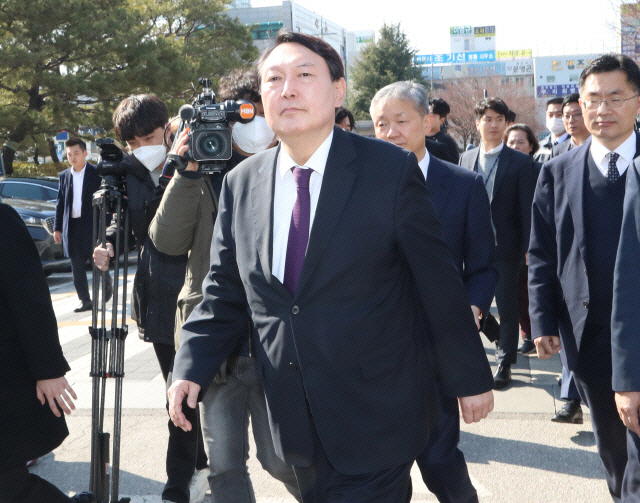 윤석열 장모 '통장 잔고증명서 위조' 검찰 출석 언제쯤…경찰도 수사 나섰다