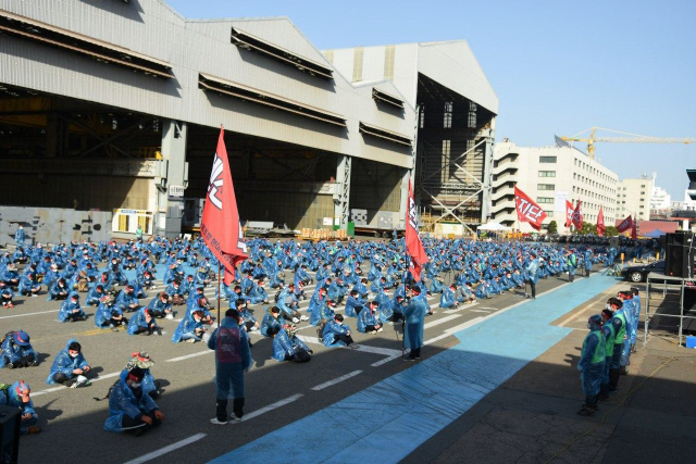 현대중공업 노조원 700여명이 20일 오후 울산공장에서 파업 결의대회를 열고 있다. /사진제공=현대중공업 노조