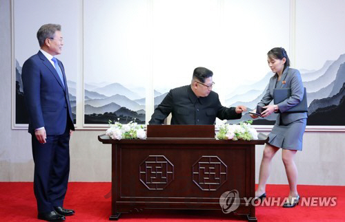 문재인 대통령과 김정은 국무위원장, 김여정 노동당 제1부부장. /연합뉴스