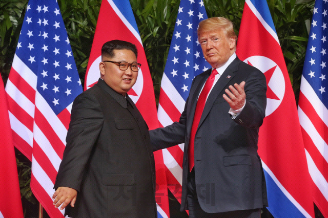 도널드 트럼프(오른쪽) 미국 대통령과 김정은 북한 국무위원장./연합뉴스
