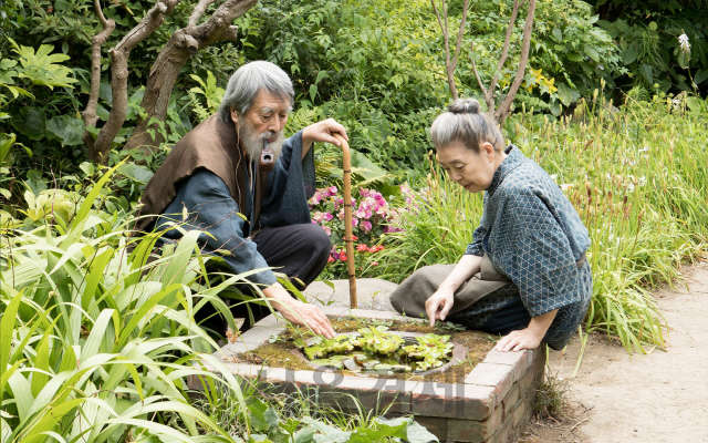 일본 대표 배우 키키 키린과 야마자키 츠토무 주연의 잔잔한 영화 ‘모리의 정원’.