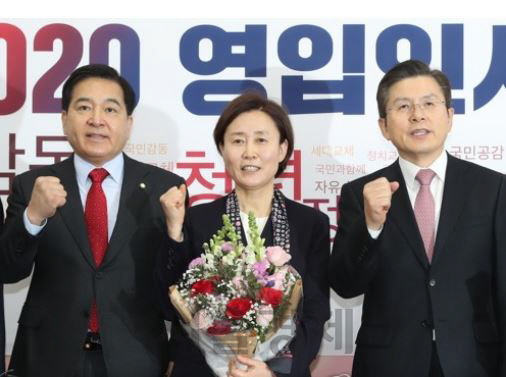 윤봉길 의사의 장손녀 윤주경 전 독립기념관장(가운데)/연합뉴스