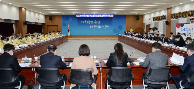 충남도가 양승조 충남도지사 주재아래 코로나19 비상경제상황점검회의를 갖고 있다. 사진제공=충남도