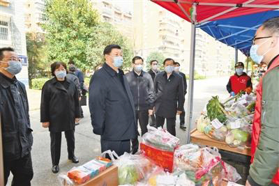 시진핑이 후베이성 우한의 채소가게를 방문했다. /사진=인민일보 캡처