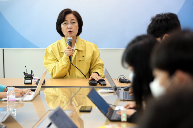 추미애 법무부 장관이 24일 오후 서울 서초구 서울고검에서 사회관계망서비스(SNS) 이용 성착취 등 디지털 성범죄에 강력 대응 방침에 대해 브리핑하고 있다. /연합뉴스