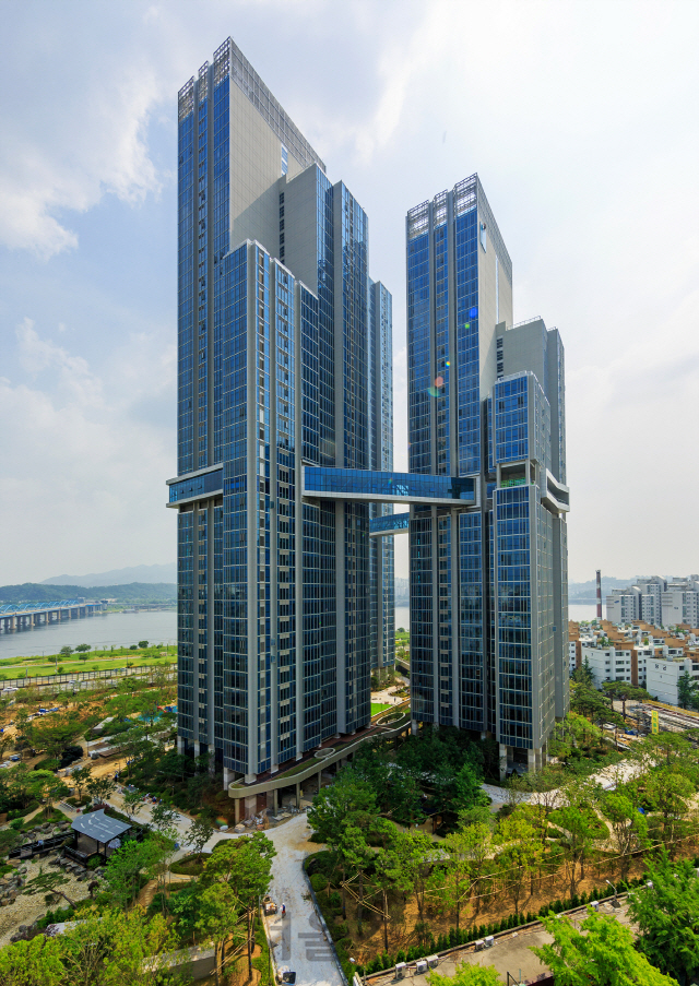 [관점]서울 아파트 '나홀로' 규제…박원순표 '35층 룰'은 금단의 벽인가