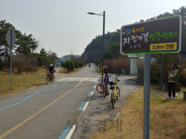 운길산역에서 남한강코스로 쭉 뻗어 있는 자전거도로.
