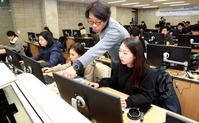 울산대는 모든 전공의 학생들이 참가하는 ‘디지털 전환 인력양성 교육’을 실시하고 있다. /사진제공=울산대