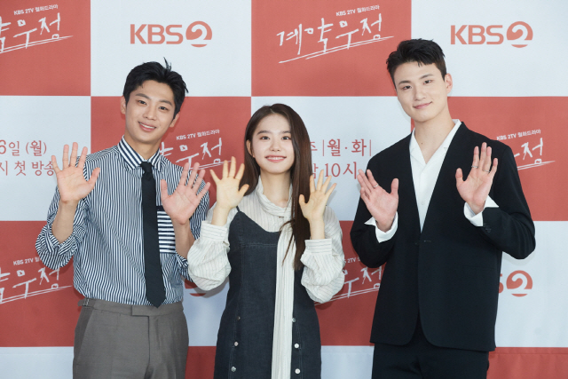 왼쪽부터 배우 이신영, 김소혜, 신승호. / 사진=KBS 제공