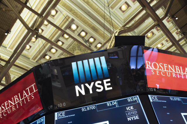 코로나19로 변동성이 계속되고 있는 뉴욕증권거래소(NYSE) 내부. /AP연합뉴스