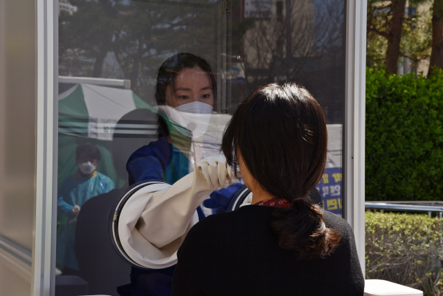 해열제 먹고 입국한 美유학생, 검역 건강질문지에 '증상 없다' 기록