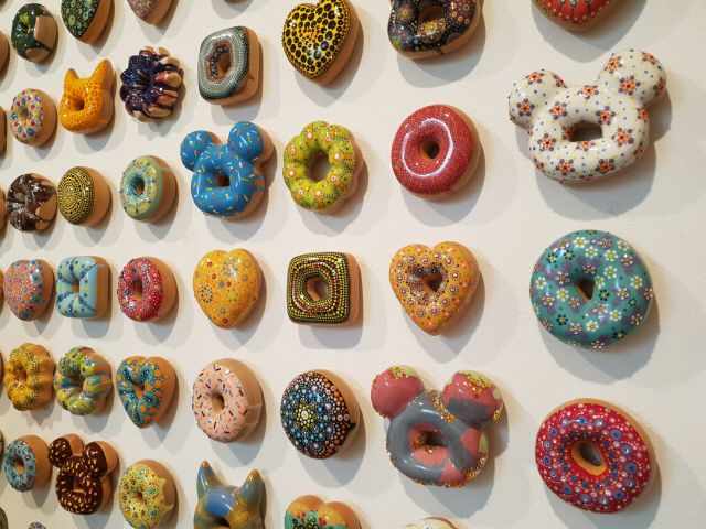 1,358개의 도넛으로 가득한 방, 감춰진 당신의 욕망은?