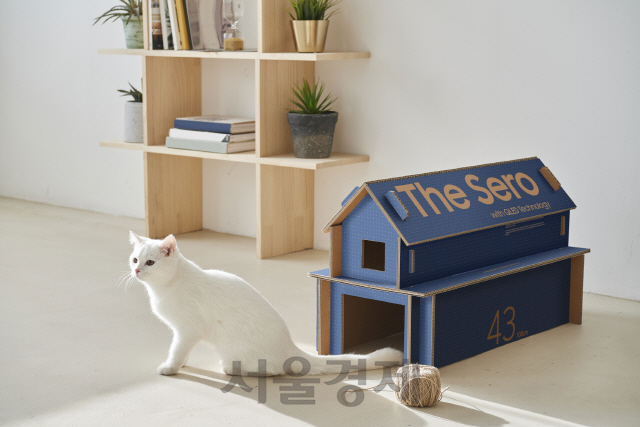 삼성전자 라이프스타일 TV 에코 패키지를 활용해 만든 고양이집. /사진제공=삼성전자