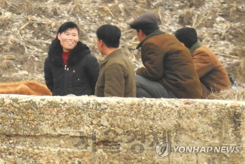 중국 단둥시 외곽 북·중 국경지대의 북한 주민들. /연합뉴스