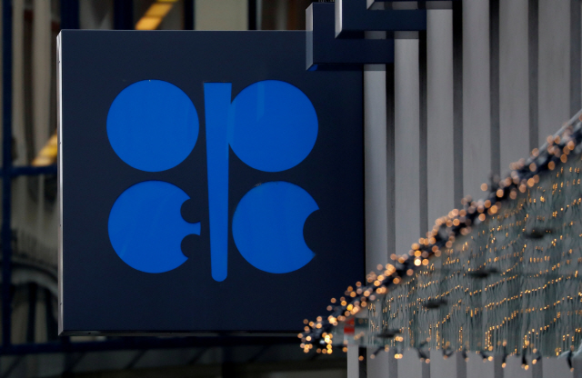 오스트리아 빈에 위치한 석유수출국기구(OPEC) 본부에 걸린 로고 /로이터연합뉴스