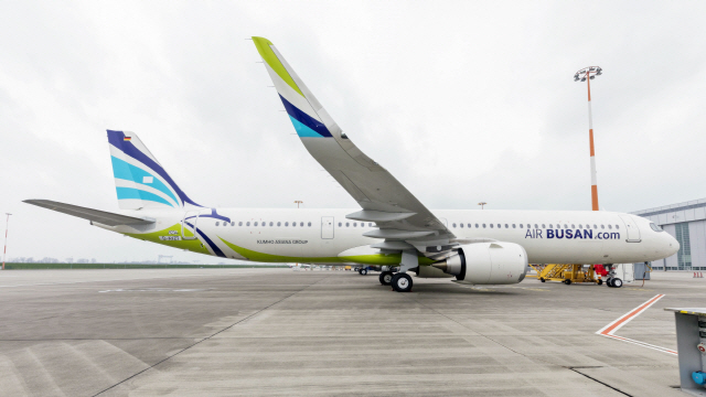 에어부산의 신형 항공기인 에어버스 A321LR(Long Range) 항공기가 운항 준비를 마치고 오는 10일부터 첫 승객을 맞이한다./사진제공=에어부산
