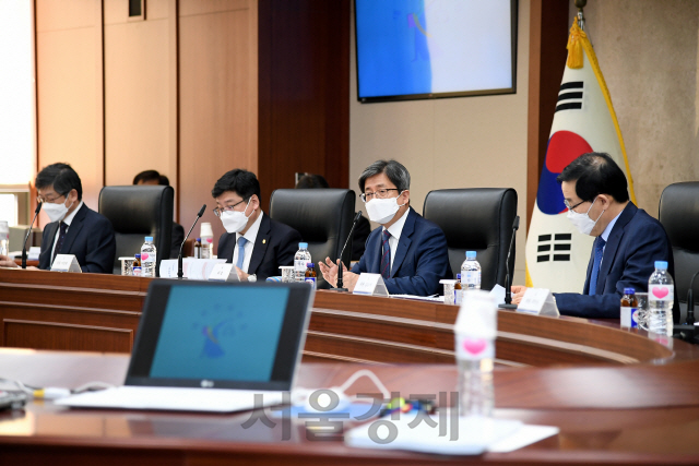 김명수(오른쪽 두번째) 대법원장이 9일 열린 사법행정자문회의에서 발언하고 있다. /사진제공=대법원