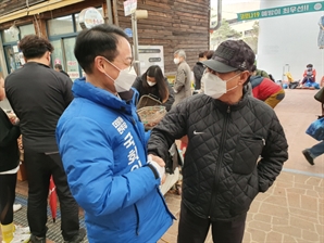 [4·15 격전지 르포]허영 "與 돌풍 실현" vs 김진태 "보수 결집을"